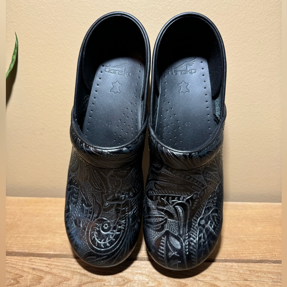Dansko Professional Clog Pro Black Tooled Leather… - image 4